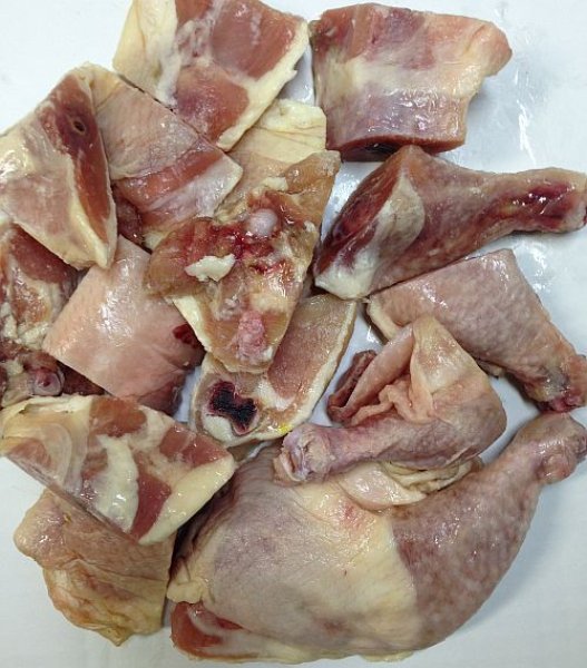 Photo1: CHICKEN BONE IN LEG CUT 1kg / 鶏もも骨付きカット (1)