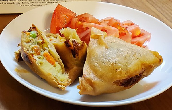 Photo2: 【13%OFF】VEGETABLE SAMOSA 400g / ベジタブルサモサ (2)